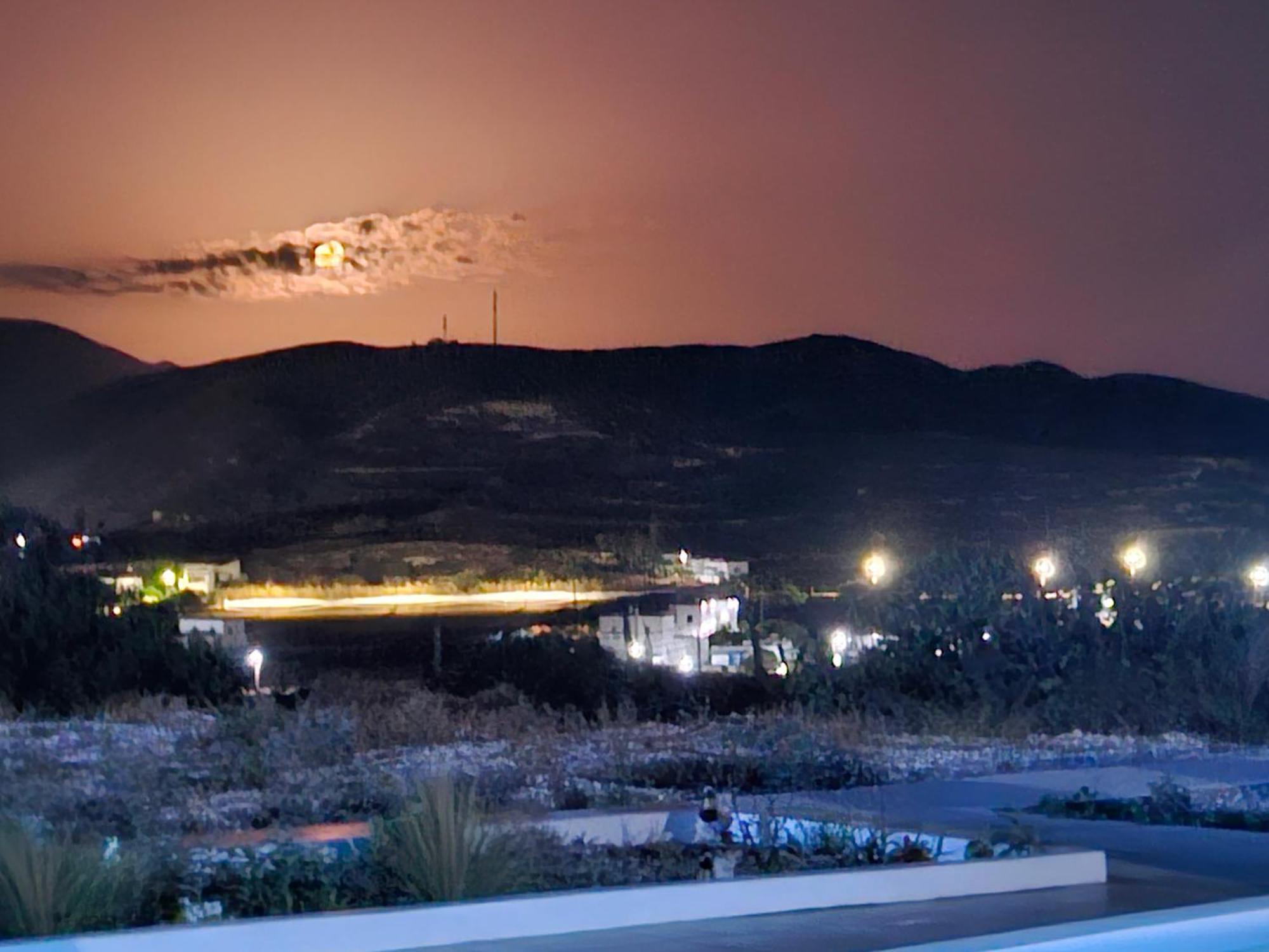 Kapetan Giannis Suite Adamantas  ภายนอก รูปภาพ