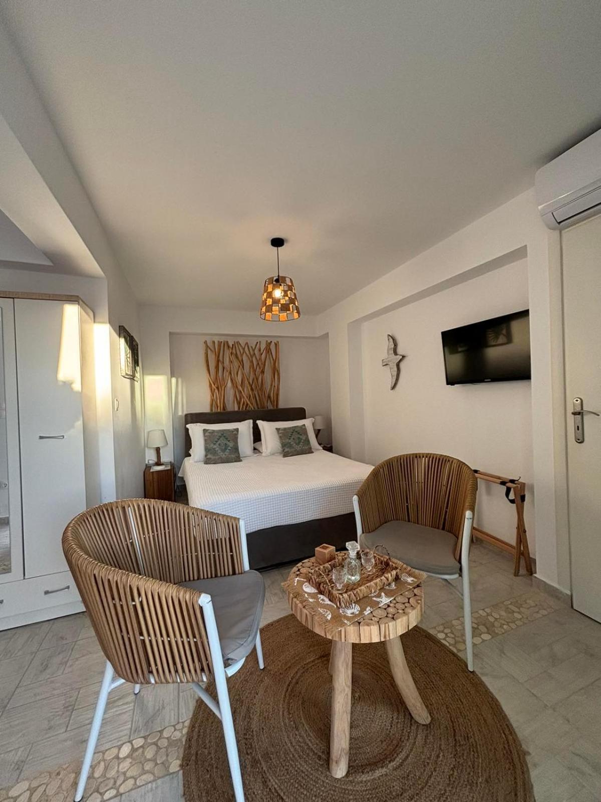 Kapetan Giannis Suite Adamantas  ภายนอก รูปภาพ
