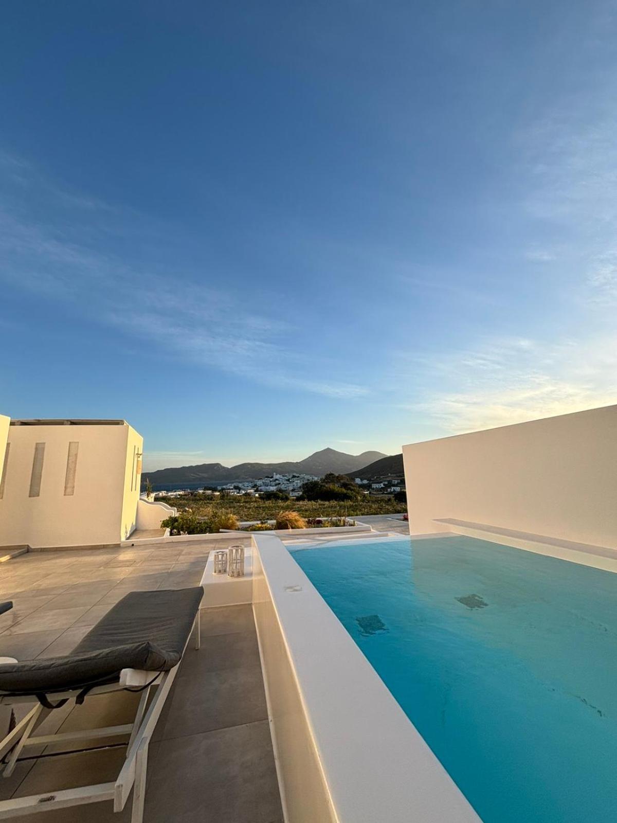 Kapetan Giannis Suite Adamantas  ภายนอก รูปภาพ