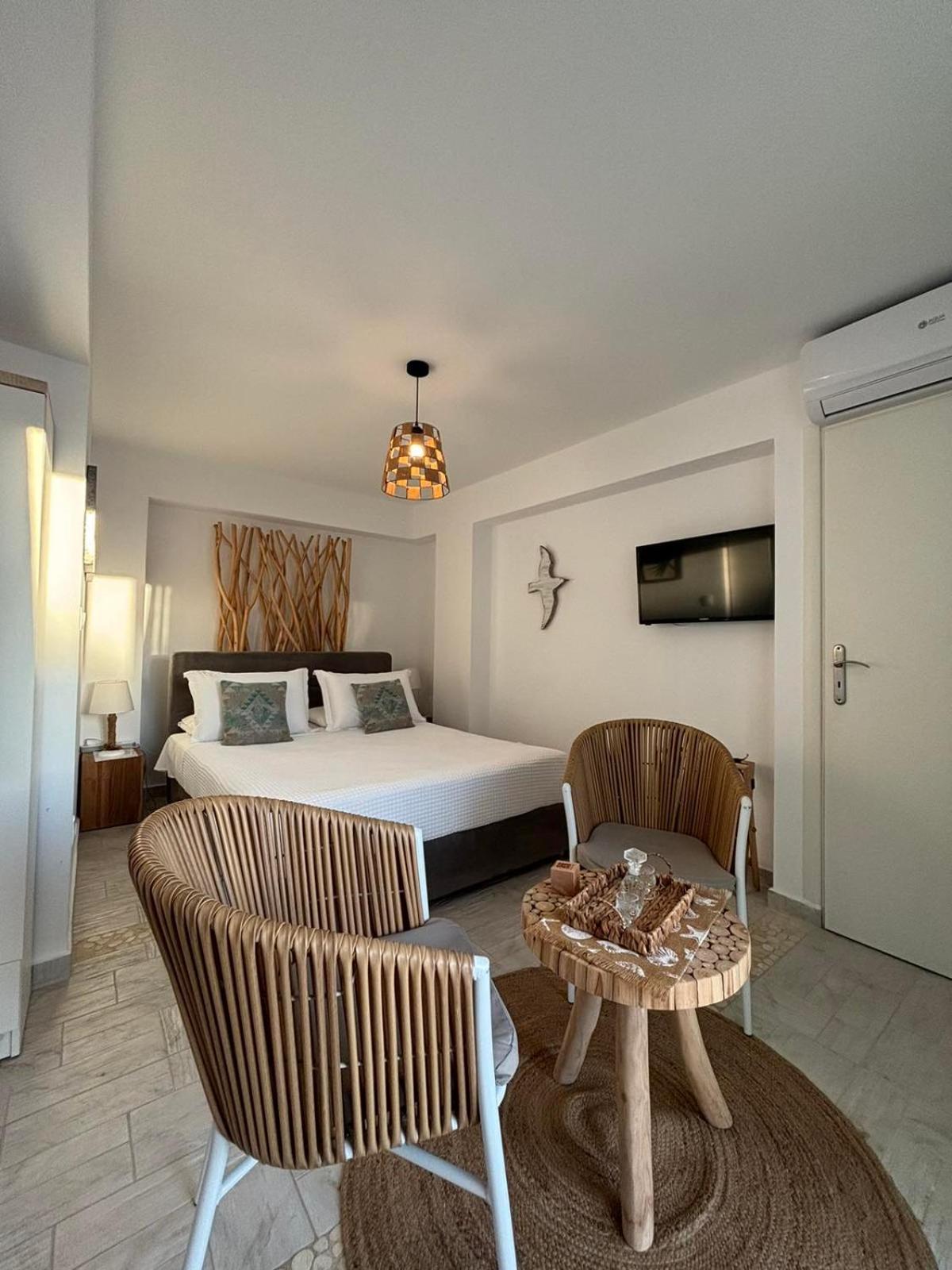 Kapetan Giannis Suite Adamantas  ภายนอก รูปภาพ